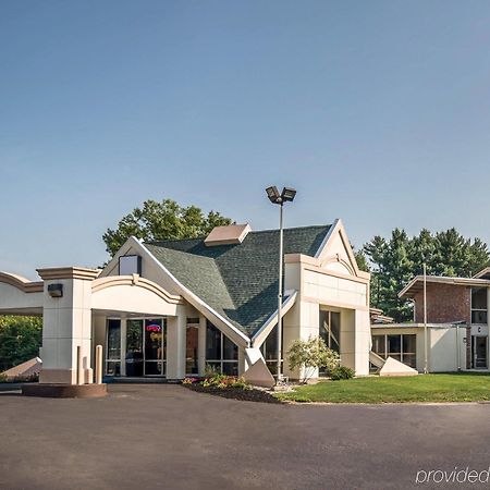 Rodeway Inn غرينفيلد المظهر الخارجي الصورة