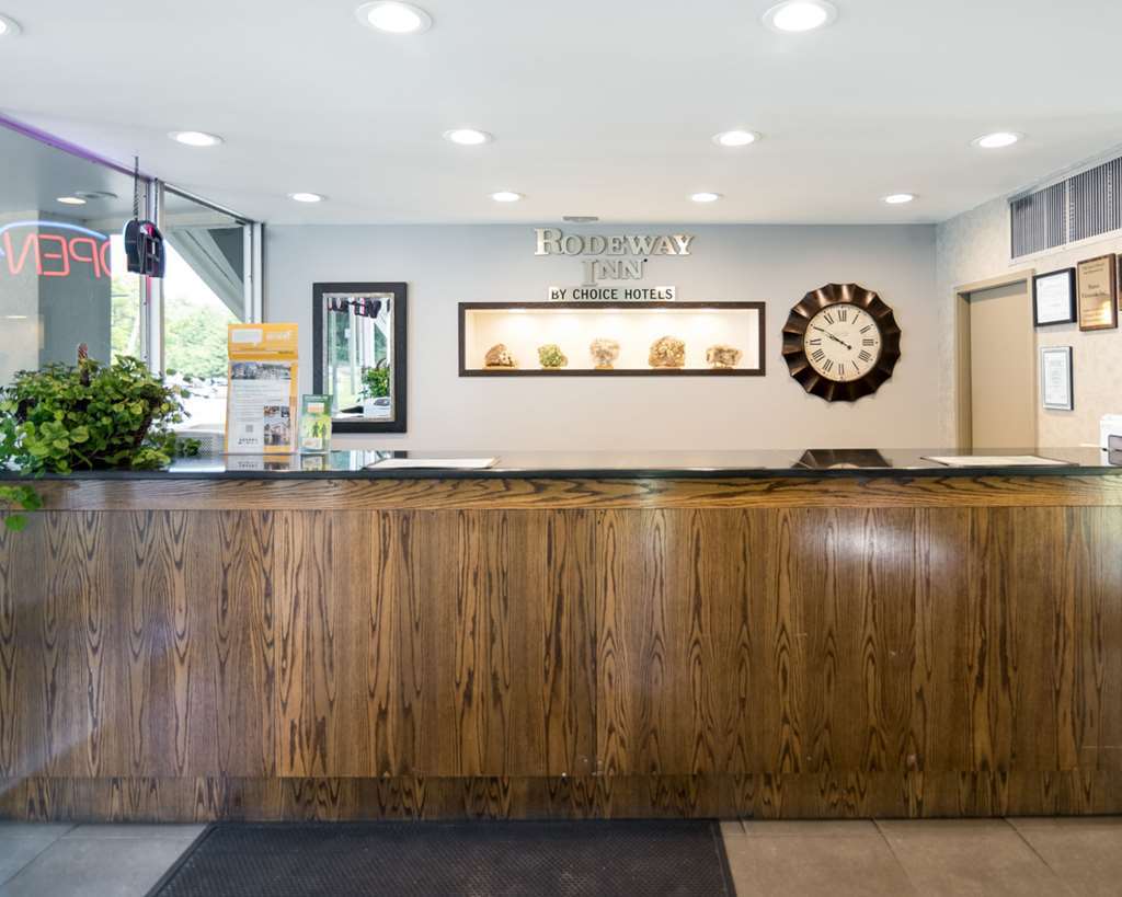 Rodeway Inn غرينفيلد المظهر الداخلي الصورة