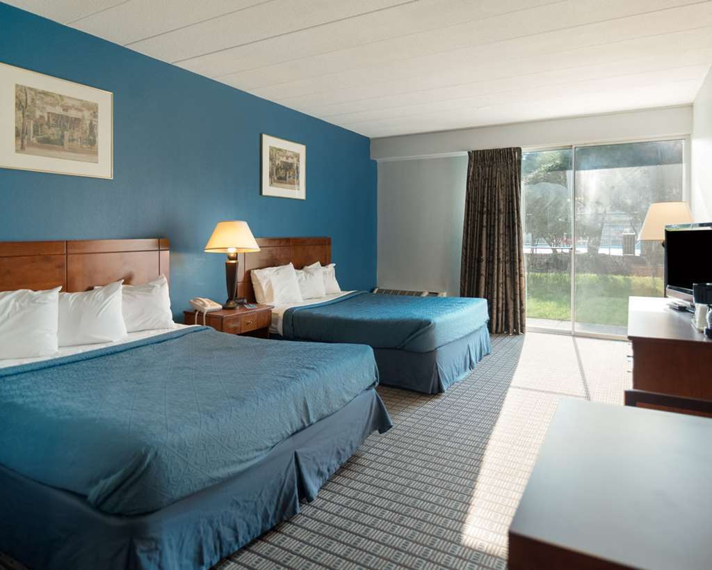 Rodeway Inn غرينفيلد الغرفة الصورة